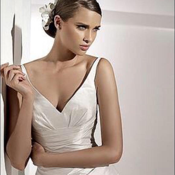 Pronovias Silk Wedding Gown - Picture 8 of 8